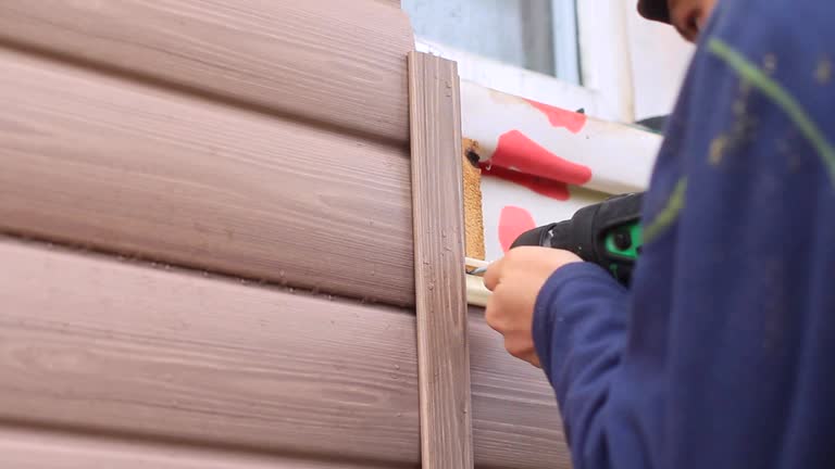 How To Choose The Right Materials for Your Siding Installation in 'Redfield, SD